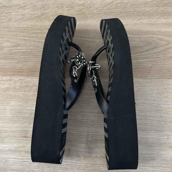 Guess Flip Flops - Picture 6 of 8